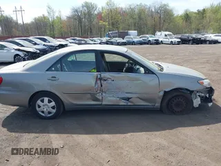 2006 Toyota Camry STD z VIN JTDBE32K063060782, wystawiony jako IAAI lot #42105775 z przebiegiem 304 961 mil mil oraz . Historia ofert i sprzedaży dostępna na DreamBid. Obrazek 13.