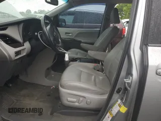 2017 Toyota Sienna XLE Auto Access Seat z VIN 5TDYZ3DC8HS848456, wystawiony jako Copart lot #56531805 z przebiegiem 115 716 mil mil oraz Szkoda całkowita • Salvage title. Historia ofert i sprzedaży dostępna na DreamBid. Obrazek 7.