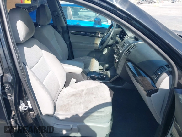 2011 Kia Sorento LX with VIN 5XYKT4A23BG055143, listed as a IAAI auction lot 42118676 with 174,268 mi miles. Bid and sale history available at carsss.com. Image 5.