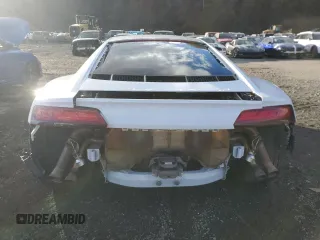 2018 Audi R8 V10 z VIN WUABAAFX5J7902445, wystawiony jako Copart lot #80124934 z przebiegiem Nie podano mil oraz Szkody całkowita. Historia ofert i sprzedaży dostępna na DreamBid. Obrazek 6.