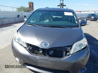 2017 Toyota Sienna XLE Auto Access Seat with VIN 5TDYZ3DC9HS849096, listed as a IAAI auction lot 41647066 with 92,197 mi miles. Bid and sale history available at carsss.com. Image 6.