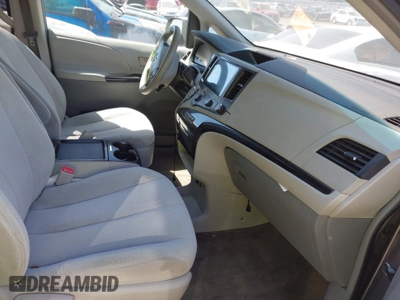 2011 Toyota Sienna LE AAS z VIN 5TDKK3DC3BS112980, wystawiony jako IAAI lot #42053582 z przebiegiem 232 404 mil mil oraz . Historia ofert i sprzedaży dostępna na DreamBid. Obrazek 5.