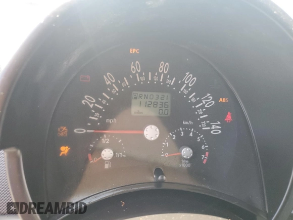 2002 Volkswagen Beetle GLS z VIN 3VWCK21C42M457645, wystawiony jako Copart lot #55900935 z przebiegiem 112 836 mil mil oraz Czysty tytuł • Clean title. Historia ofert i sprzedaży dostępna na DreamBid. Obrazek 9.