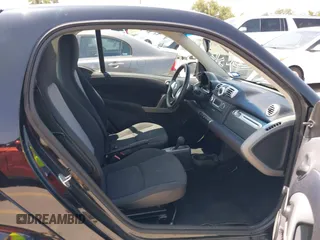 2015 Smart fortwo Passion z VIN WMEEJ3BA9FK805052, wystawiony jako IAAI lot #42522066 z przebiegiem 101 506 mil mil oraz . Historia ofert i sprzedaży dostępna na DreamBid. Obrazek 8.