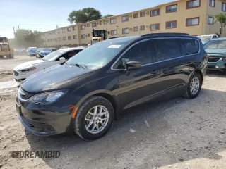 2020 Chrysler Voyager LXi z VIN 2C4RC1DG7LR163251, wystawiony jako Copart lot #56877655 z przebiegiem 147 122 mil mil oraz Nie do naprawy. Historia ofert i sprzedaży dostępna na DreamBid. Obrazek 1.