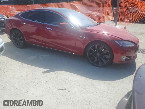 2014 Tesla Model S 60 z VIN 5YJSA1H19EFP27946, wystawiony jako Copart lot #61284625 z przebiegiem 109 147 mil mil oraz Szkoda całkowita • Salvage title. Historia ofert i sprzedaży dostępna na DreamBid. Obrazek 4.