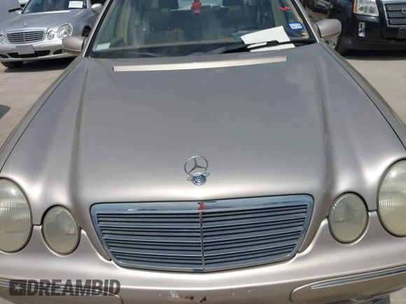2000 Mercedes-Benz E-Class with VIN WDBJF82JXYX035704, listed as a IAAI auction lot 42045969 with 1 mi miles. Bid and sale history available at carsss.com. Image 10.