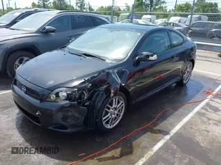 2009 Scion tC z VIN JTKDE167790276453, wystawiony jako IAAI lot #42169916 z przebiegiem 118 418 mil mil oraz . Historia ofert i sprzedaży dostępna na DreamBid. Obrazek 2.