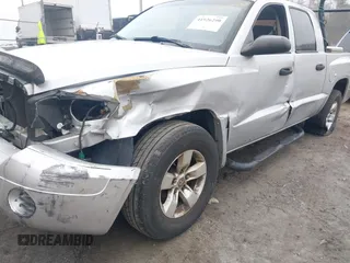 2006 Dodge Dakota ST z VIN 1D7HE28K76S702504, wystawiony jako IAAI lot #41926290 z przebiegiem 195 151 mil mil oraz . Historia ofert i sprzedaży dostępna na DreamBid. Obrazek 6.