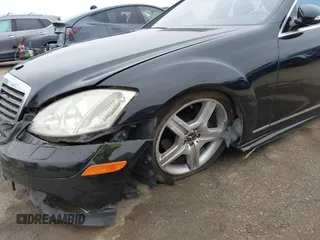 2008 Mercedes-Benz S 550 z VIN WDDNG71X18A225500, wystawiony jako IAAI lot #42100850 z przebiegiem 148 047 mil mil oraz . Historia ofert i sprzedaży dostępna na DreamBid. Obrazek 19.