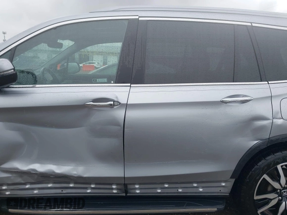 2019 Honda Pilot Touring 8-Passenger with VIN 5FNYF6H98KB097105, listed as a IAAI auction lot 42353009 with 133,212 mi miles and . Bid and sale history available at DreamBid. Image 14.