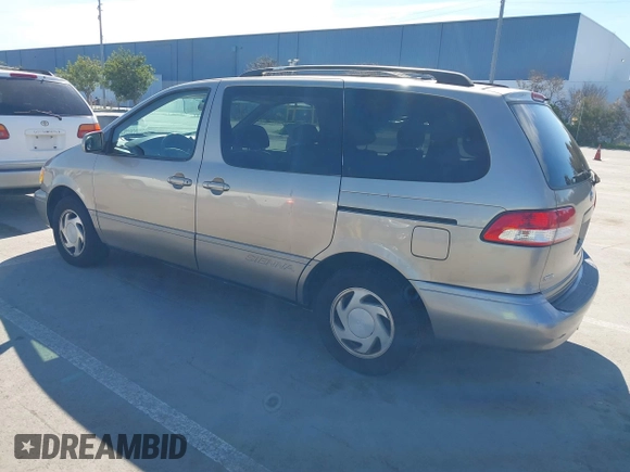 2001 Toyota Sienna LE with VIN 4T3ZF13C01U381668, listed as a IAAI auction lot 41653318 with 272,317 mi miles. Bid and sale history available at carsss.com. Image 3.