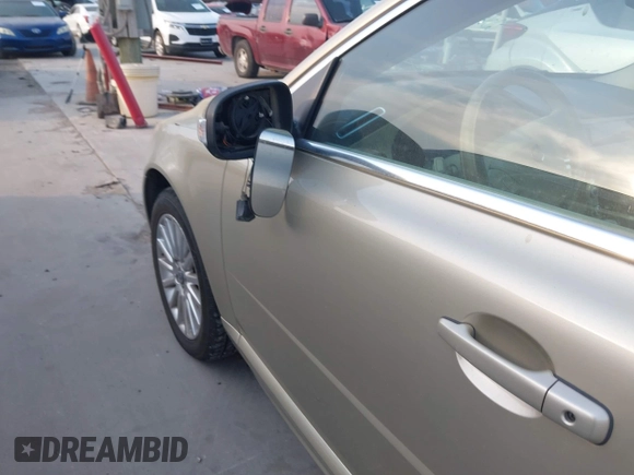 2007 Volvo S80 I6 with VIN YV1AS982471016600, listed as a IAAI auction lot 42068122 with 100,083 mi miles. Bid and sale history available at carsss.com. Image 12.