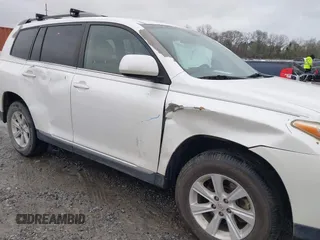2013 Toyota Highlander with VIN 5TDZA3EH2DS035257, listed as a IAAI auction lot 41606436 with 208,721 mi miles and . Bid and sale history available at DreamBid. Image 6.
