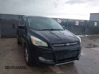2013 Ford Escape SE with VIN 1FMCU0G95DUB85694, listed as a IAAI auction lot 42123084 with 200,997 mi miles. Bid and sale history available at carsss.com. Image 1.