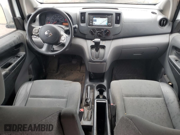 2017 Nissan NV200 SV z VIN 3N6CM0KN9HK713894, wystawiony jako Copart lot #47206625 z przebiegiem 156 107 mil mil oraz Szkoda całkowita • Salvage title. Historia ofert i sprzedaży dostępna na DreamBid. Obrazek 8.