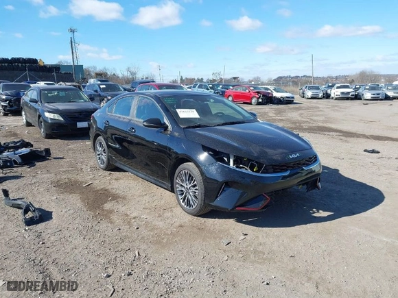 2023 Kia Forte GT-Line with VIN 3KPF54AD2PE533568, listed as a IAAI auction lot 41617139 with 61,368 mi miles. Bid and sale history available at carsss.com. Image 1.