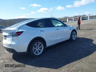2021 Tesla Model Y Long Range with VIN 5YJYGDEE9MF239726, listed as a IAAI auction lot 41952158 with 37,088 mi miles and . Bid and sale history available at DreamBid. Image 4.