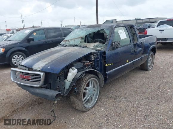 2002 GMC Sonoma SLS with VIN 1GTCS195928217837, listed as a IAAI auction lot 42136213 with 172,037 mi miles. Bid and sale history available at carsss.com. Image 2.