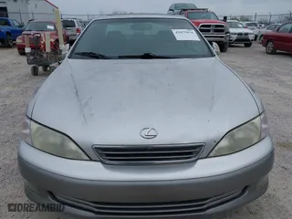 2001 Lexus ES 300 with VIN JT8BF28G015112689, listed as a IAAI auction lot 42075076 with 241,147 mi miles. Bid and sale history available at carsss.com. Image 6.