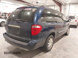 2006 Chrysler Town & Country LWB Touring with VIN 2A4GP54L16R860056, listed as a IAAI auction lot 41366007 with 140,388 mi miles. Bid and sale history available at carsss.com. Image 4.