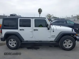 2017 Jeep Wrangler Unlimited Sport z VIN 1C4BJWDGXHL623183, wystawiony jako IAAI lot #42373238 z przebiegiem 98 972 mil mil oraz . Historia ofert i sprzedaży dostępna na DreamBid. Obrazek 13.