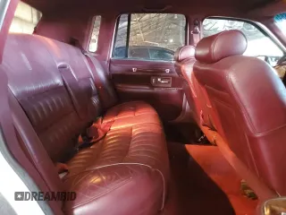 1994 Lincoln Town Car Executive z VIN 1LNLM81W9RY755340, wystawiony jako Copart lot #68571884 z przebiegiem 167 150 mil mil oraz Szkody całkowita. Historia ofert i sprzedaży dostępna na DreamBid. Obrazek 10.