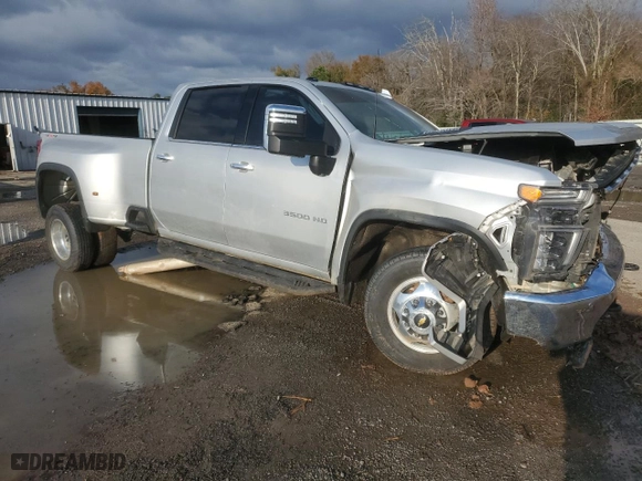2022 Chevrolet Silverado 3500HD LTZ with VIN 1GC4YUEY1NF163633, listed as a Copart auction lot 84660714 with 121,857 mi miles and Salvage Title. Bid and sale history available at carsss.com. Image 4.