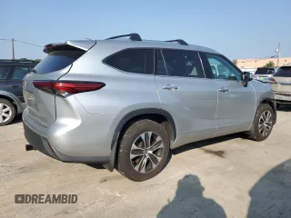 2021 Toyota Highlander XLE with VIN 5TDHZRBH6MS528368, listed as a Copart auction lot 59652945 with 102,712 mi miles and Salvage title. Bid and sale history available at DreamBid. Image 3.
