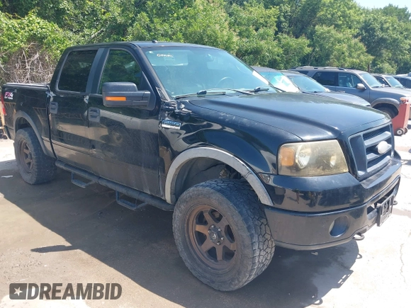 2007 Ford F-150 XLT z VIN 1FTPW14V47KD26004, wystawiony jako IAAI lot #42482463 z przebiegiem 275 392 mil mil oraz . Historia ofert i sprzedaży dostępna na DreamBid. Obrazek 1.