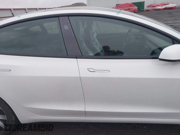 2025 Tesla Model 3 Long Range with VIN 5YJ3E1EB9SF890212, listed as a IAAI auction lot 41671411 with 3 mi miles and . Bid and sale history available at DreamBid. Image 13.