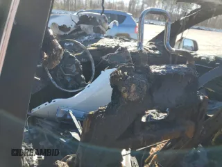 2024 Tesla Model Y Performance z VIN 7SAYGDEF5RF183755, wystawiony jako Copart lot #47230175 z przebiegiem Nie podano mil oraz Szkoda całkowita • Salvage title. Historia ofert i sprzedaży dostępna na DreamBid. Obrazek 8.
