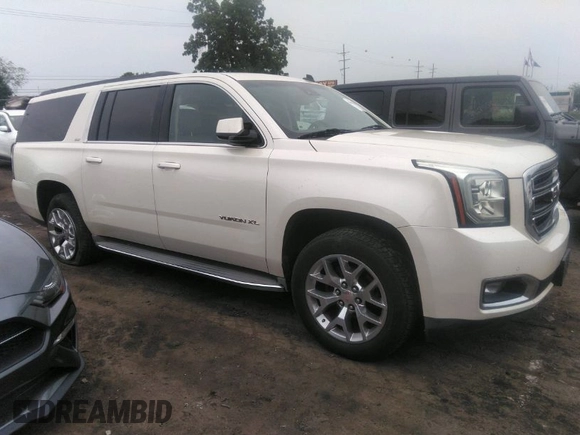 2015 GMC Yukon XL SLT with VIN 1GKS2HKC1FR120133, listed as a IAAI auction lot 39693190 with 211,652 mi miles. Bid and sale history available at carsss.com. Image 1.