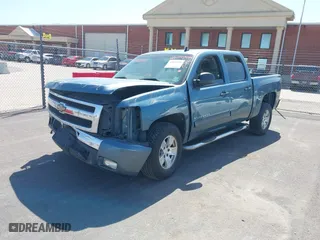 2010 Chevrolet Silverado 1500 LT with VIN 3GCRCSE00AG129825, listed as a IAAI auction lot 42003399 with 305,636 mi miles. Bid and sale history available at carsss.com. Image 17.