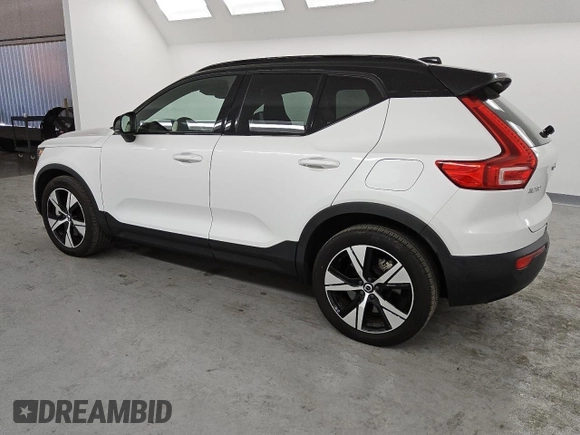 2022 Volvo XC40 Twin Plus z VIN YV4ED3UR2N2687964, wystawiony jako Copart lot #42171375 z przebiegiem 30 232 mil mil oraz Czysty tytuł • Clean title. Historia ofert i sprzedaży dostępna na DreamBid. Obrazek 2.
