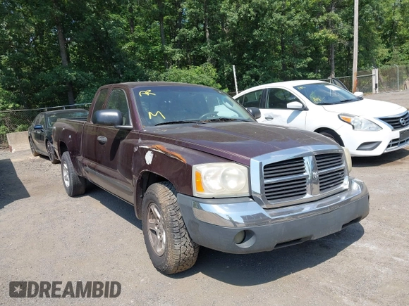 2005 Dodge Dakota SLT with VIN 1D7HE42N05S193871, listed as a IAAI auction lot 42587320 with 130,122 mi miles and . Bid and sale history available at DreamBid. Image 1.
