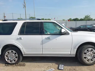 2011 Ford Expedition Limited z VIN 1FMJU1K55BEF47564, wystawiony jako IAAI lot #42032895 z przebiegiem Nie podano mil oraz . Historia ofert i sprzedaży dostępna na DreamBid. Obrazek 12.