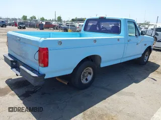 1996 Ford F-150 z VIN 1FTEF15N8TLB31839, wystawiony jako IAAI lot #42100967 z przebiegiem 236 415 mil mil oraz . Historia ofert i sprzedaży dostępna na DreamBid. Obrazek 4.