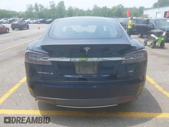 2013 Tesla Model S Performance z VIN 5YJSA1CP1DFP21827, wystawiony jako IAAI lot #42494897 z przebiegiem 148 150 mil mil oraz . Historia ofert i sprzedaży dostępna na DreamBid. Obrazek 17.