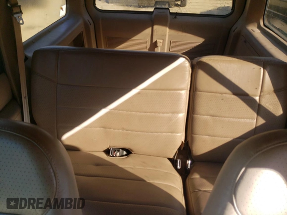 1994 Ford Explorer Eddie Bauer z VIN 1FMDU32X9RUE56887, wystawiony jako Copart lot #74450034 z przebiegiem 230 080 mil mil oraz Szkoda całkowita • Salvage title. Historia ofert i sprzedaży dostępna na DreamBid. Obrazek 10.