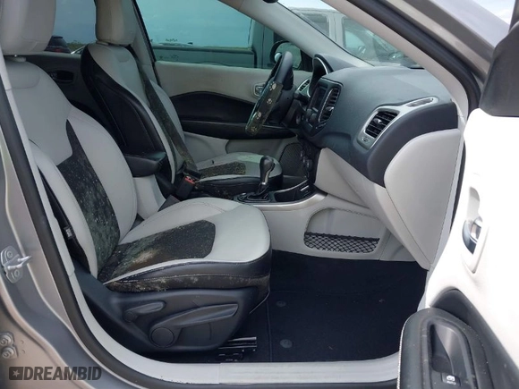 2018 Jeep Compass Latitude with VIN 3C4NJCBB0JT263130, listed as a IAAI auction lot 40669051 with 1 mi miles. Bid and sale history available at carsss.com. Image 5.
