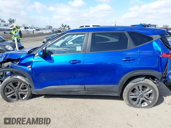 2021 Kia Seltos LX z VIN KNDEPCAA9M7076887, wystawiony jako IAAI lot #41708045 z przebiegiem 39 497 mil mil oraz . Historia ofert i sprzedaży dostępna na DreamBid. Obrazek 14.