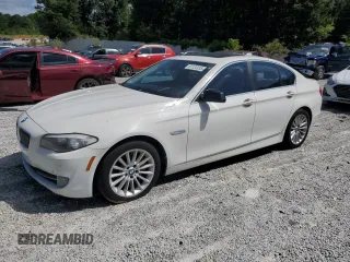 2012 BMW 5 Series 535i z VIN WBAFR7C51CC808292, wystawiony jako Copart lot #61137415 z przebiegiem 201 134 mil mil oraz Czysty tytuł • Clean title. Historia ofert i sprzedaży dostępna na DreamBid. Obrazek 1.