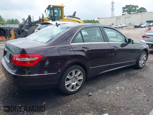 2013 Mercedes-Benz E 350 Luxury z VIN WDDHF5KB7DA663228, wystawiony jako IAAI lot #42429426 z przebiegiem 169 457 mil mil oraz . Historia ofert i sprzedaży dostępna na DreamBid. Obrazek 13.
