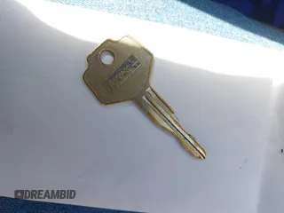 1993 Nissan Sentra z VIN 1N4EB32H7PC770697, wystawiony jako IAAI lot #41727754 z przebiegiem 210 152 mil mil oraz . Historia ofert i sprzedaży dostępna na DreamBid. Obrazek 11.
