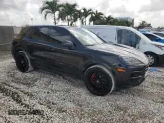 2024 Porsche Cayenne S z VIN WP1AL2AY7RDA33299, wystawiony jako Copart lot #60818305 z przebiegiem 3 599 mil mil oraz Nie do naprawy • Non repairable. Historia ofert i sprzedaży dostępna na DreamBid. Obrazek 4.
