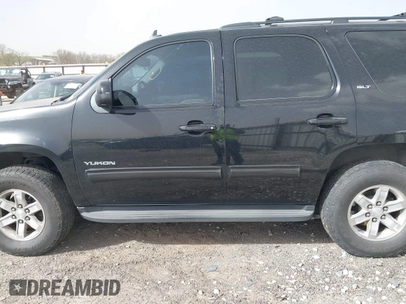 2012 GMC Yukon SLT with VIN 1GKS1CE01CR221109, listed as a IAAI auction lot 41820717 with 201,893 mi miles. Bid and sale history available at carsss.com. Image 14.