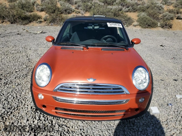 2005 MINI Convertible с VIN WMWRF33485TG10403, выставлен на аукционе Copart как лот 52459735 с пробегом 118 445 миль миль и Чистый • Clean title. История ставок и продаж доступна на DreamBid. Изображение 5.
