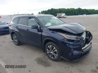 2022 Toyota Highlander XLE with VIN 5TDHZRBH7NS570680, listed as a IAAI auction lot 42364272 with 57,861 mi miles and . Bid and sale history available at DreamBid. Image 1.