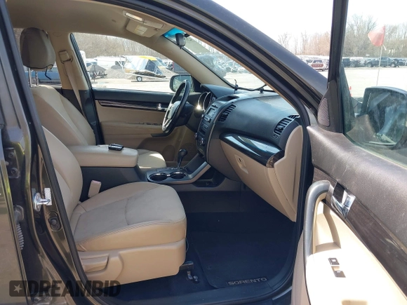 2011 Kia Sorento EX with VIN 5XYKUDA25BG118403, listed as a IAAI auction lot 42017215 with 166,421 mi miles. Bid and sale history available at carsss.com. Image 5.